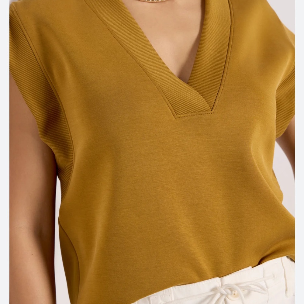 EVEREVE Eva V neck top - Picture 3 of 9